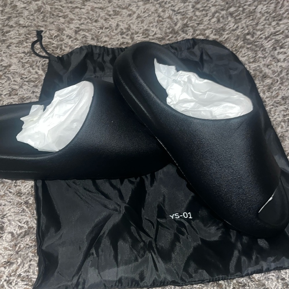 Brand new Men’s Yeezy slides